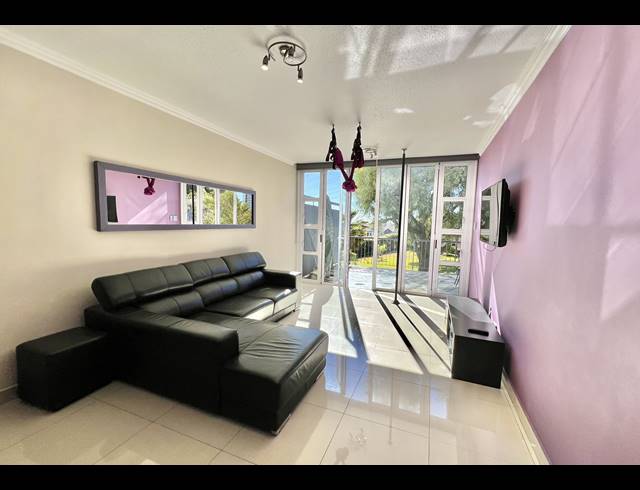 2 BEDROOM APARTMENT TO LET IN BEDFORD GARDENS